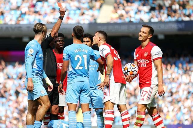 1630167359194006792.jpg granit-xhaka-of-arsenal-sent-off-at-manchester-city_hvc6dscjufka19ddxmwmzf234.jpg